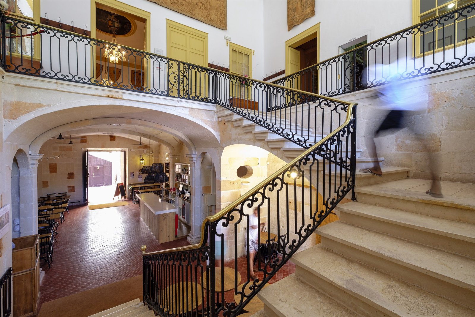 Escalera del Palau Salort entre la planta baja y la primera planta